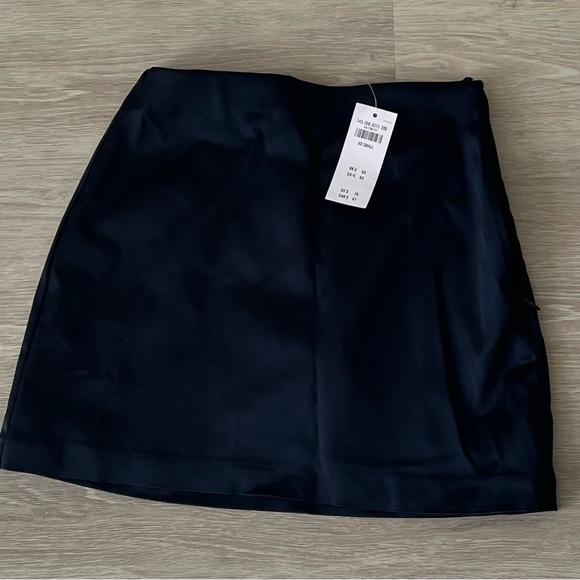Abercrombie A&F Navy Mini Skort - size XXS (equivalent size 00) - NWT - Picture 2 of 6